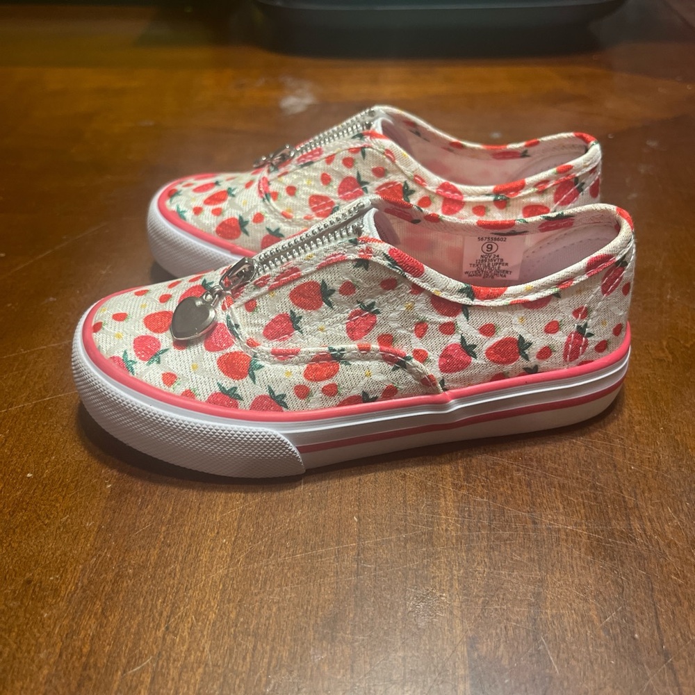 Kids Strawberry Pattern Sneakers